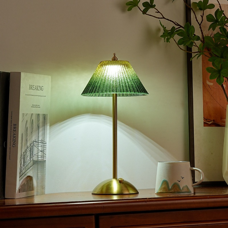 Glass Bed - 2026 Retro Nervürlü Vintage Düğün LED
